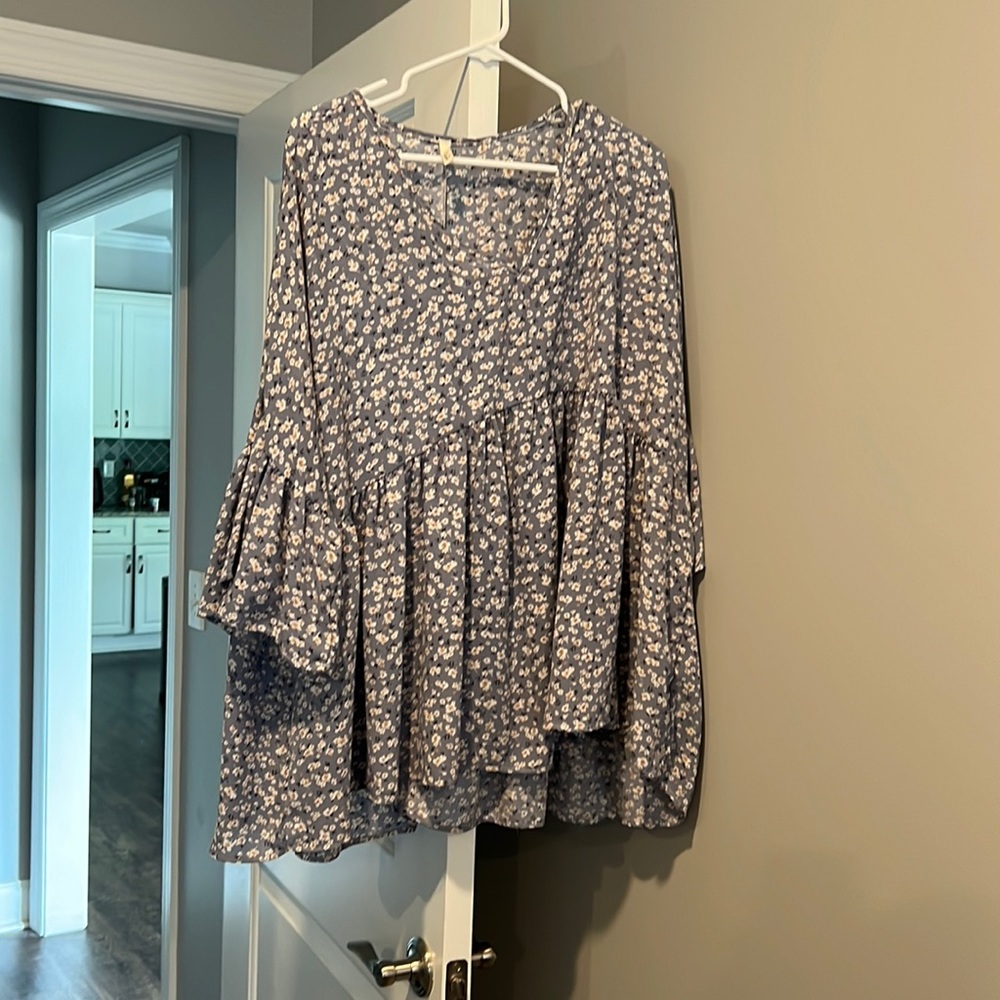 Flowy light weight top